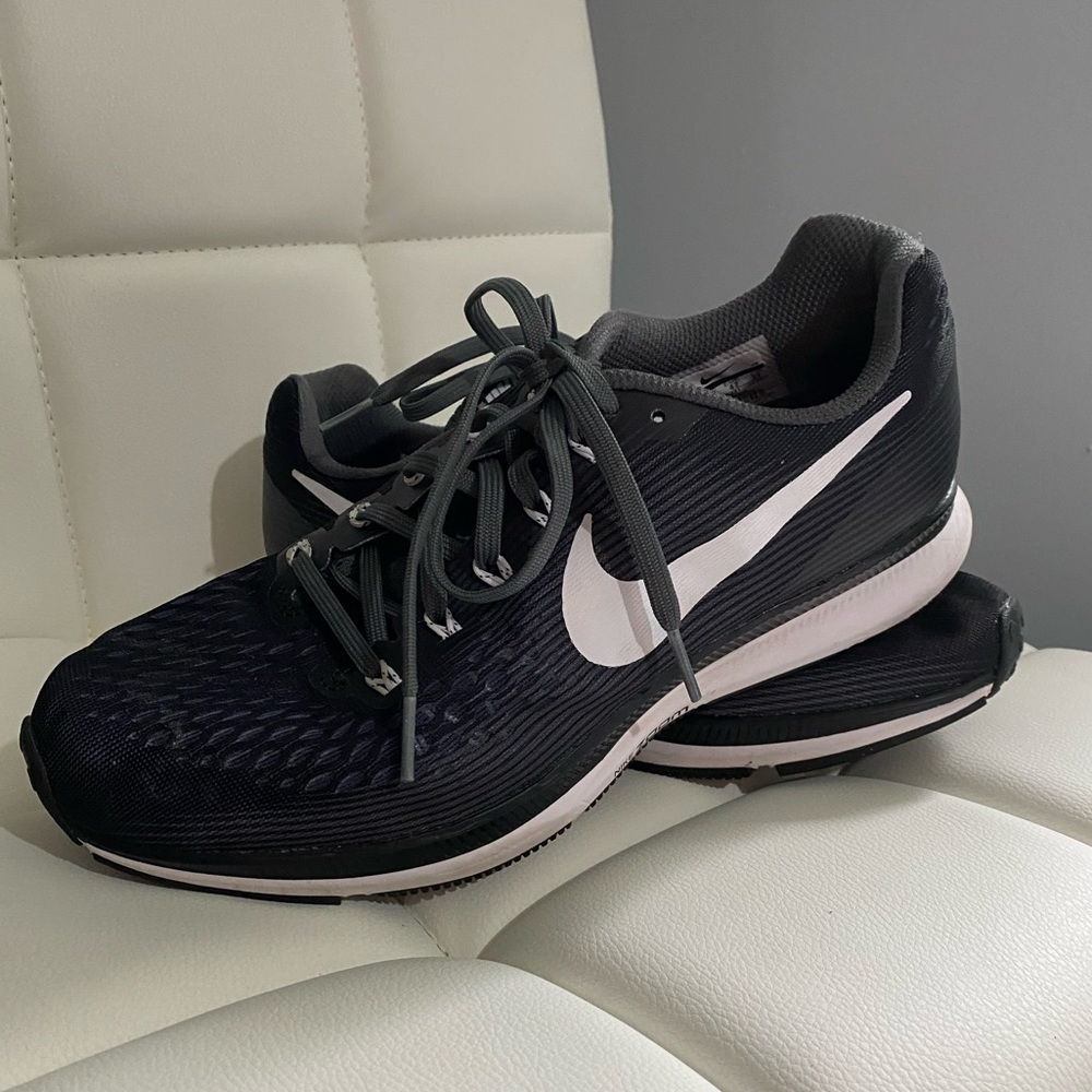 NIKE black and gray sneakers